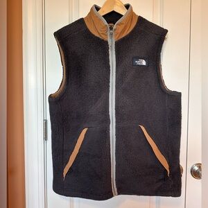 The North Face grey high-pile shearling fleece vest, men’s size L